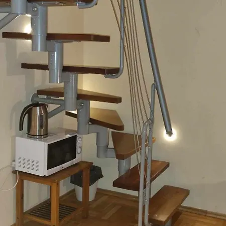 Apartment T & E *