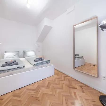Hanna Lovely Two Bedrooms Apartment *