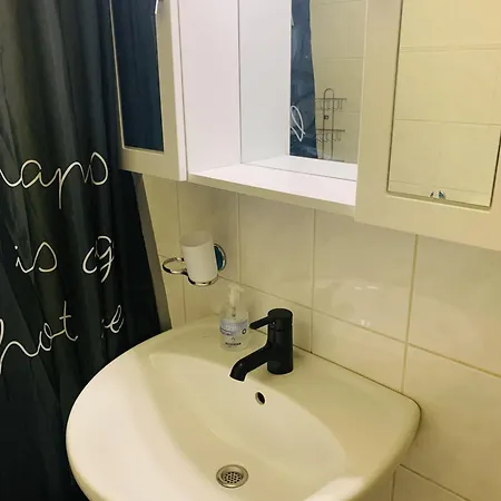 Onyx With Free Private Garage + Ac Budapest