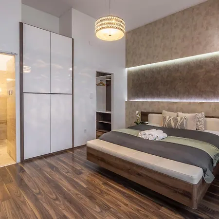 Exclusive & Charming Center W' Sauna * Budapest
