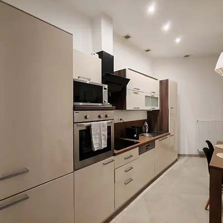 Apartment Danube 3 Bedrooms *