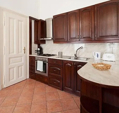 St Istvan Apartment *