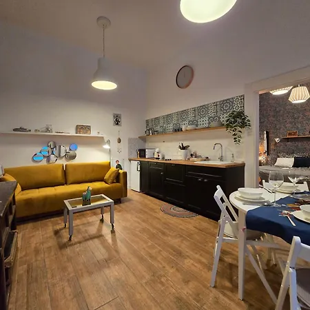 Apartment Quiet In Kazinczy Str Downtown Budapest