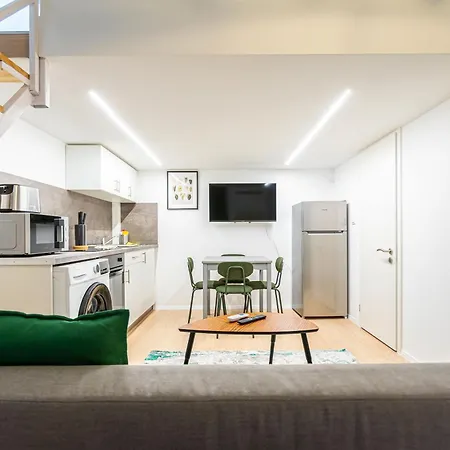 Apartment Cute Gallery Flat In Budapest, Summer