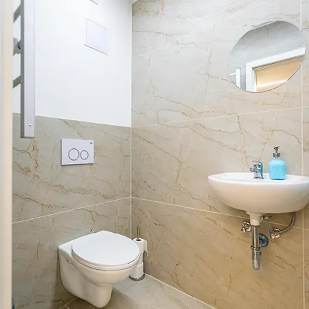 Cute Gallery Flat In Budapest, Summer *