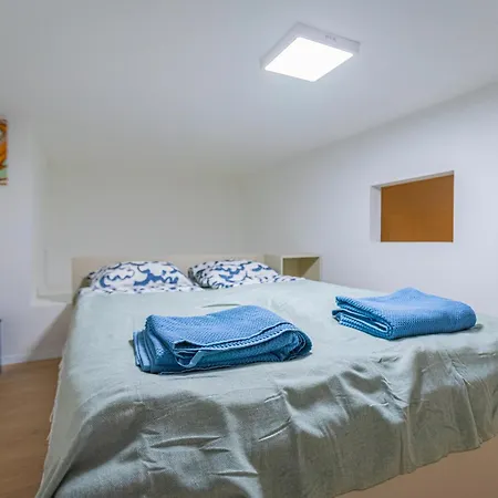 Apartment Cute Gallery Flat In Budapest, Summer *