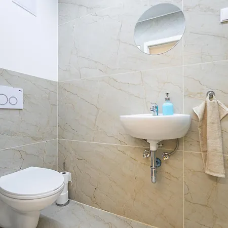 Cute Gallery Flat In Budapest, Summer Budapest