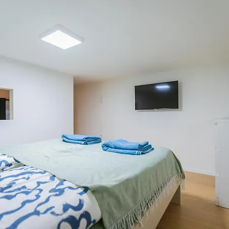 Apartment Cute Gallery Flat In Budapest, Summer *