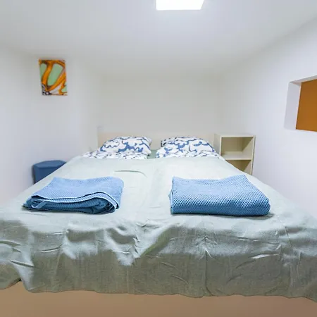 Cute Gallery Flat In Budapest, Summer Apartment *