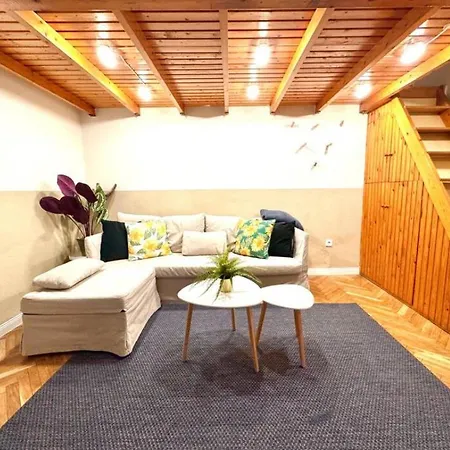 Almassy Residence-modern Lägenhet