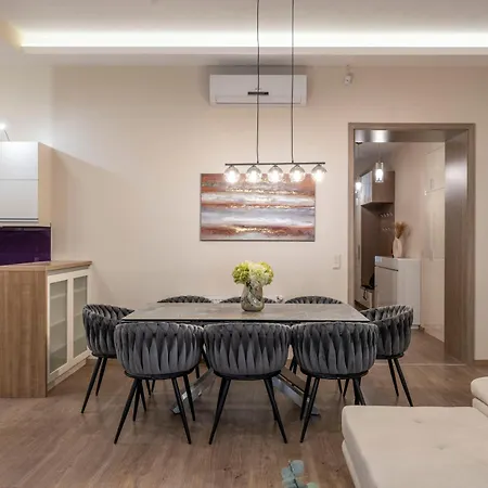 Apartment Exclusive N' Grand Center With 5 Bedrms