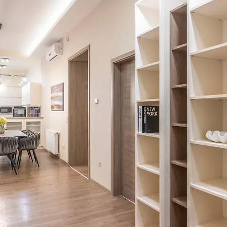Apartment Exclusive N' Grand Center With 5 Bedrms