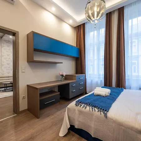 Exclusive N' Grand Center With 5 Bedrms *