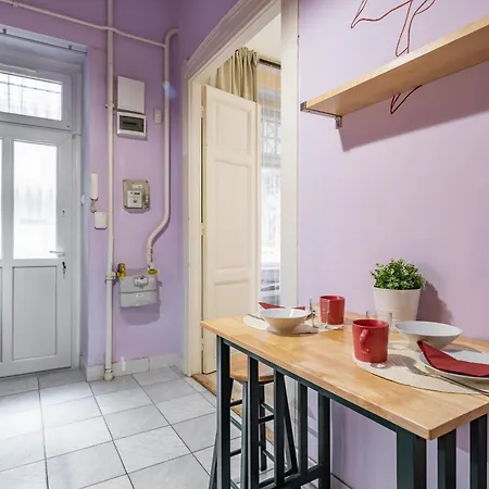 Lilac Escape On Baross Street Βουδαπέστη