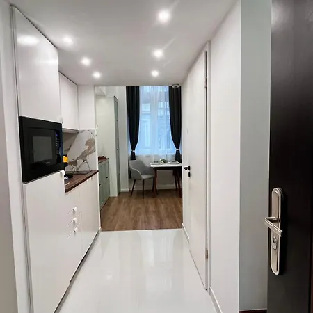 Carina Duplex Apartment- Near Nyugati Metro Line 3