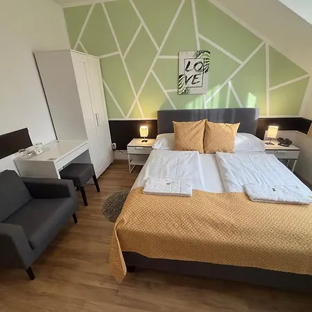 Hotel Gloria City Center 3*