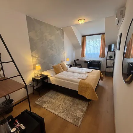 Gloria Center 3*