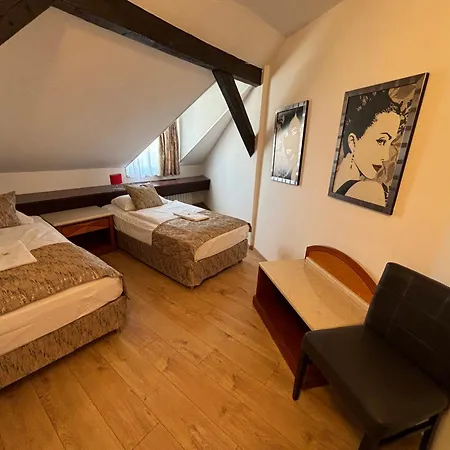 Gloria City Center Hotel 3*