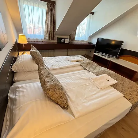 Hotel Gloria City Center 3*