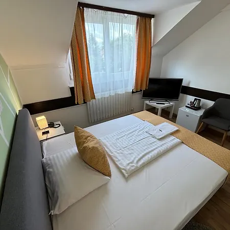 Hotel Gloria City Center 3*
