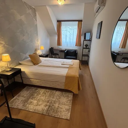 Gloria Center 3*