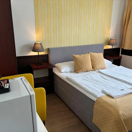 Gloria Center 3*