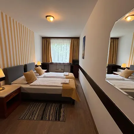 Hotel Gloria City Center 3*