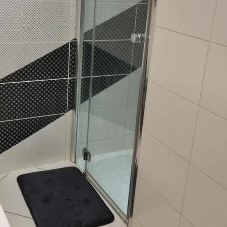 Apartment T & E *