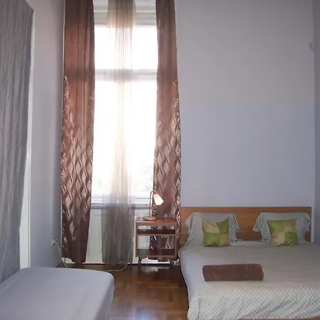 Apartment T & E *