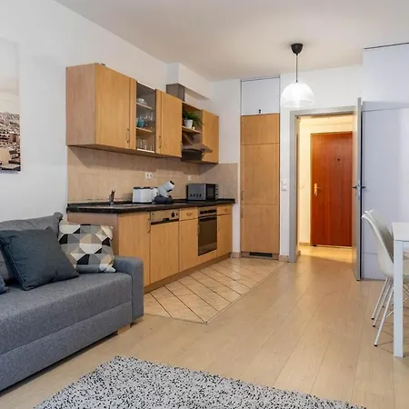Cleopatra Apartment *
