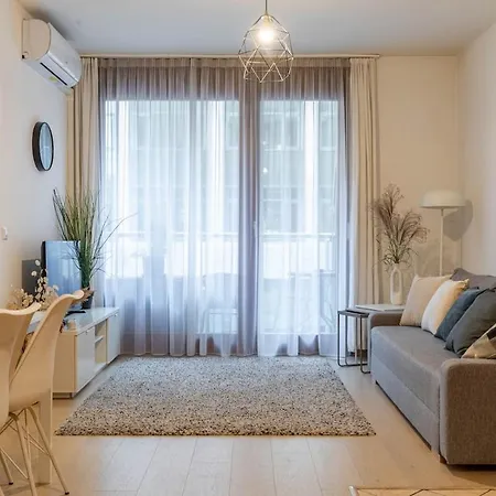 Cleopatra Apartment *