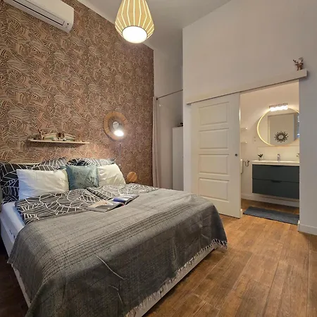 Quiet In Kazinczy Str Downtown Apartment Budapest