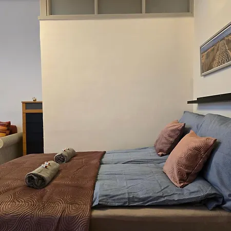 Urban Charm Downtown - Lively Quarter Apartment