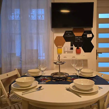 Quiet In Kazinczy Str Downtown Apartment *