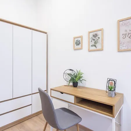 Cityscape Budget Joseph Apartment