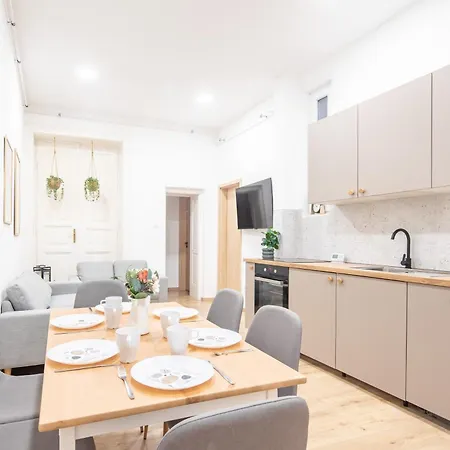 Cityscape Budget Joseph Apartment