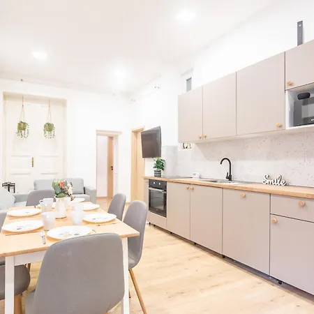 Cityscape Budget Joseph Apartment