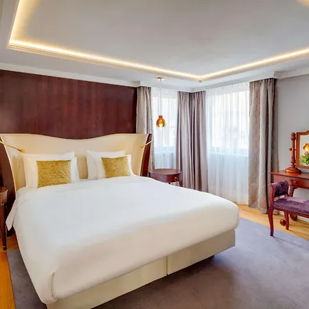 Hotell Kempinski Corvinus 5*