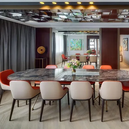 Hotell Kempinski Corvinus 5*