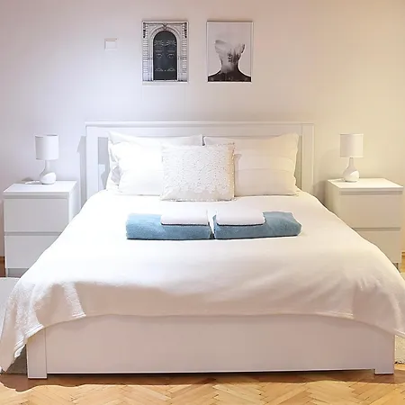Christie's Downtown Appartement