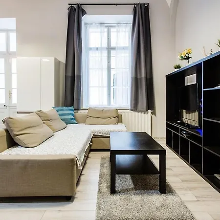 Bank Street Loft In Pest Center Apartment Budapest