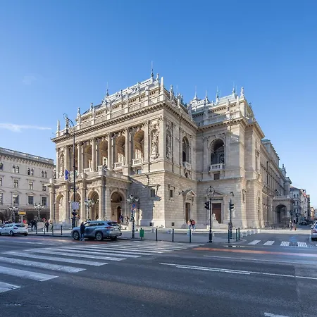 Opera Apartment *