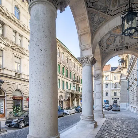 Opera Apartment *