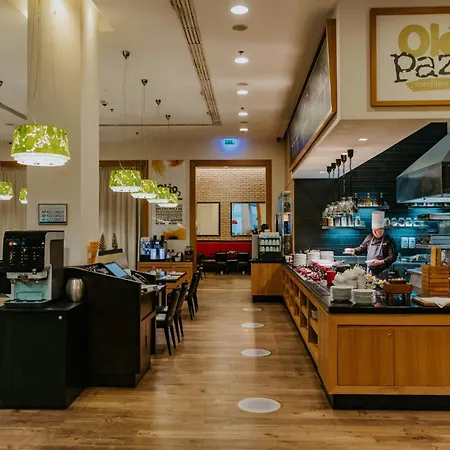 Courtyard By Marriott Center Hotell