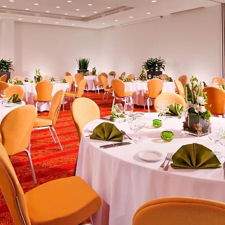 Hotell Courtyard By Marriott Center 4*