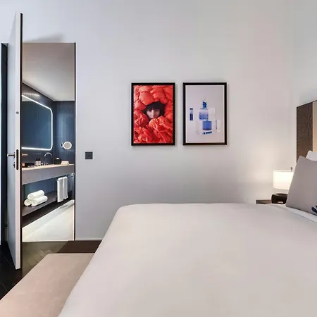 Dorothea Hotel, Budapest, Autograph Collection