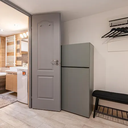 Lively Downtown Haven Apartment *