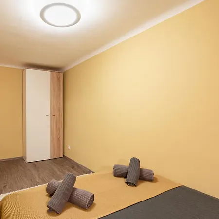 Lively Downtown Haven Apartment