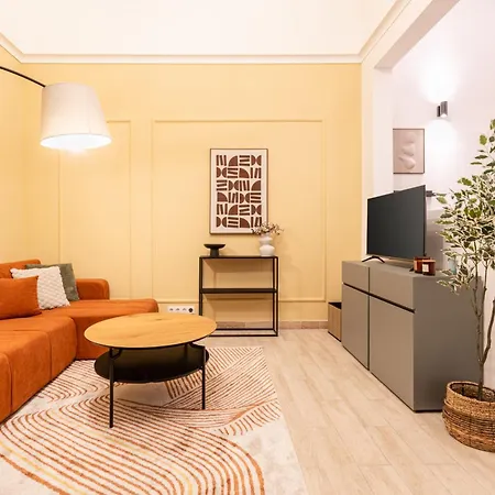 Lively Downtown Haven Apartment *