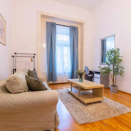 Grand Next To The Fashion Road Apartment Budapest